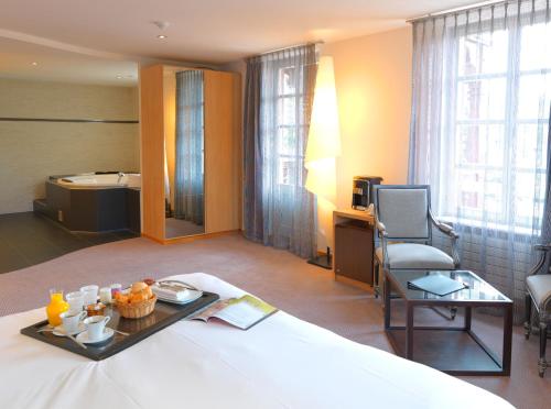 Deluxe Suite