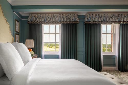 Oliver King Parlor Room