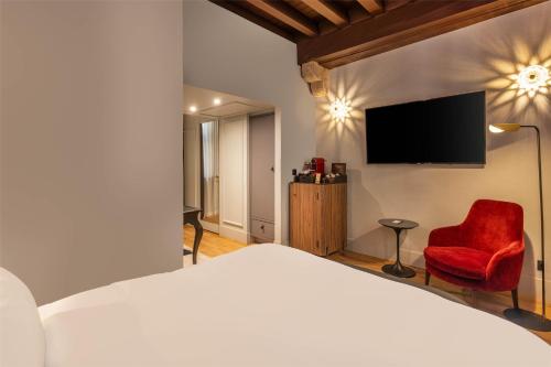 Duplex Collection Room
