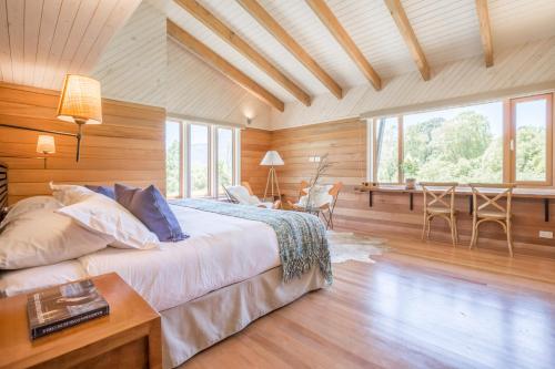 Deluxe Double or Twin Room with Mountain View