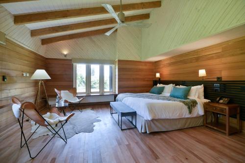 Deluxe Double or Twin Room with Mountain View