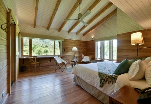 Deluxe Double or Twin Room with Mountain View