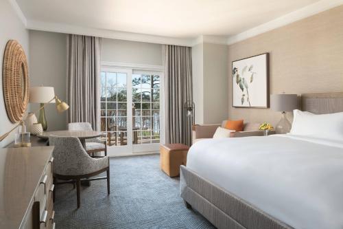 King Room with Balcony and Lake View - Hearing Accessible
