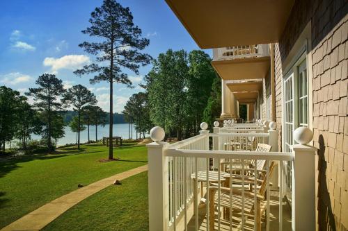 King Room with Balcony and Lake View - Hearing Accessible