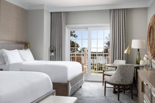 Queen Room with Two Queen Beds, Balcony and Lake View - Hearing Accessible