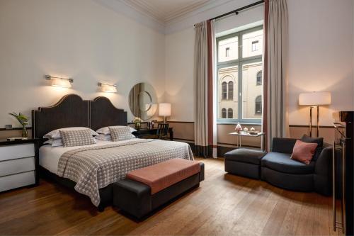 Deluxe Courtyard View Room