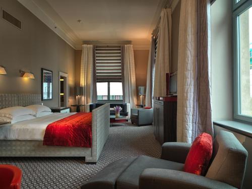 Junior Suite, Courtyard View