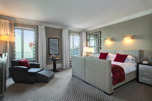 Deluxe Double or Twin Room with City View