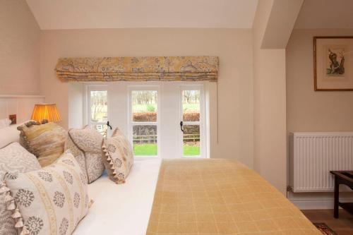 Three-Bedroom Manor Cottage
