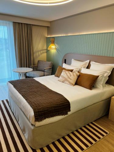 Double Room with Side Sea View - Disability Access