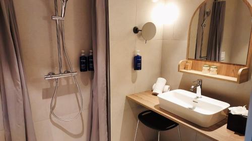 Double Room with Side Sea View - Disability Access