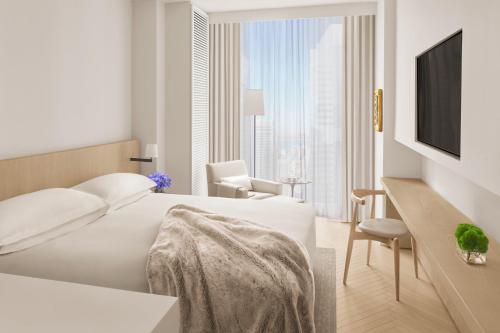 Superior King Room with Times Square View - Hearing Accessible