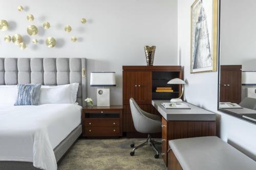 Coastline View Room with 2 Queen Beds Roll-in Shower - Mobility and Hearing Accessible