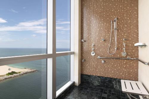 Coastline View 1 Bedroom Suite Roll-in Shower - Mobility and Hearing Accessible