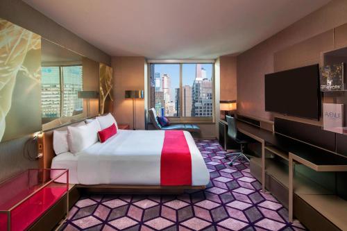 Spectacular King Room with Skyline View and Roll-in Shower - Mobility and Hearing Accessible