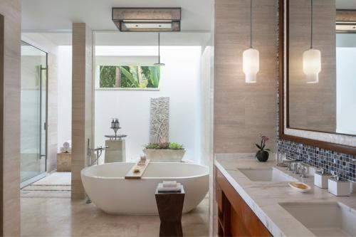 Beachfront King Room with Two King Beds and Roll-in Shower - Mobility and Hearing Accessible/Ground Floor