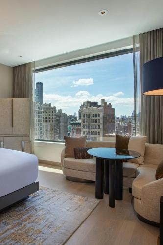 King Room - Hearing Accessible/High Floor