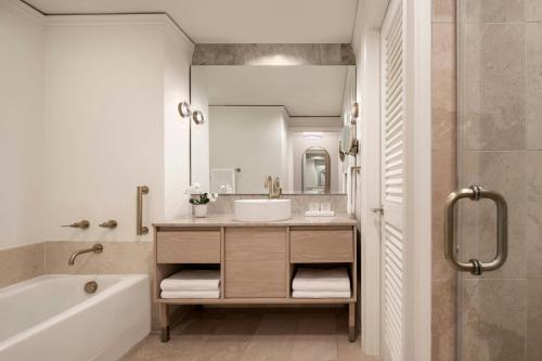 King Room with Balcony, Resort View and Adapted Tub - Mobility Accessible