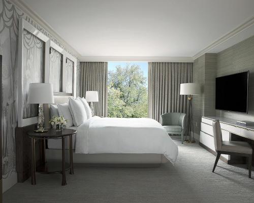 Premier Garden-View  Executive Suite King