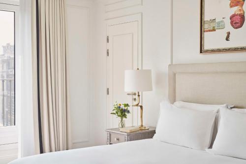 Deluxe King Room with View