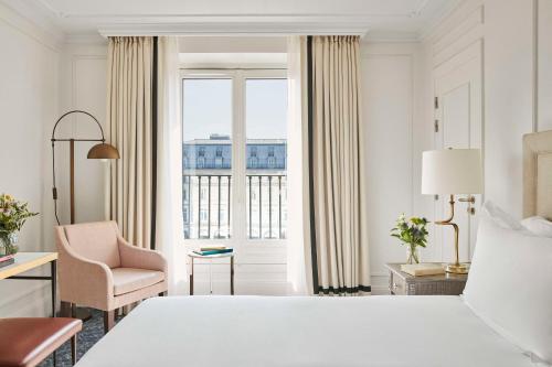 Deluxe King Room with View