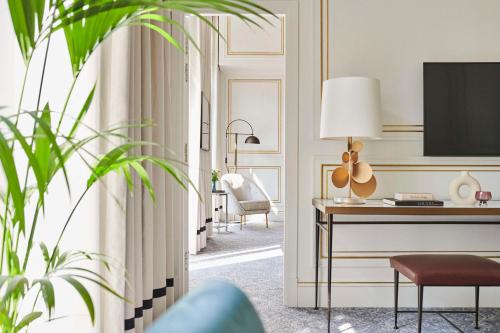 Louvre Suite 