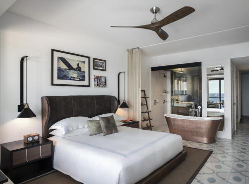 Deluxe King Room with Ocean View