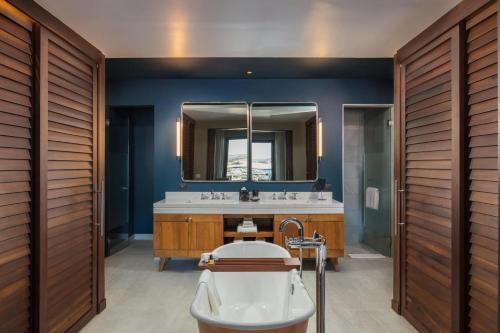 Penthouse Residence with Plunge Pool and Ocean View