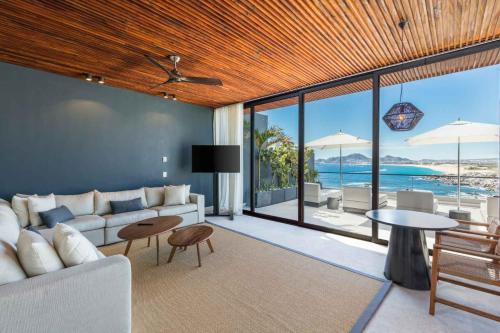 Penthouse Residence with Plunge Pool and Ocean View