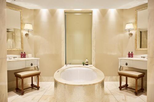 Diplomat Suite