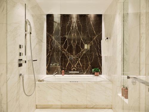 Junior King Suite