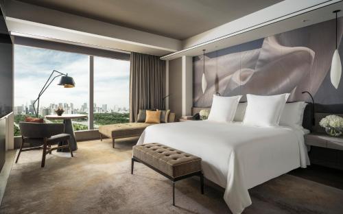 room_title_deluxe-room-imperial-garden-view-king-n