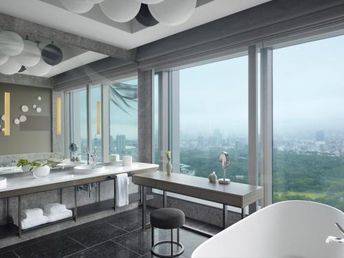 Four Seasons Suite