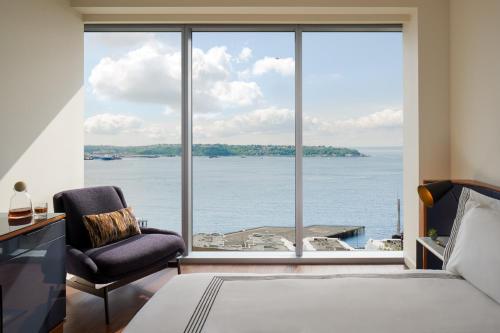 Studio Suite with Water View and Accessible Shower - Disability Access