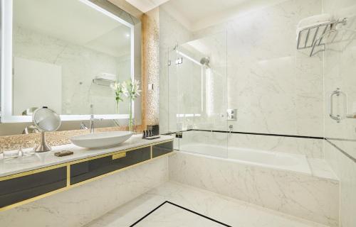 Deluxe Twin Room with City View