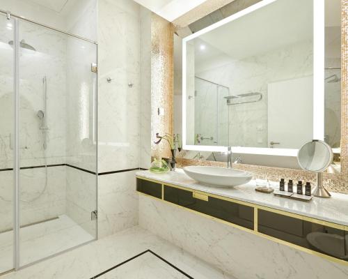 Premium King Room