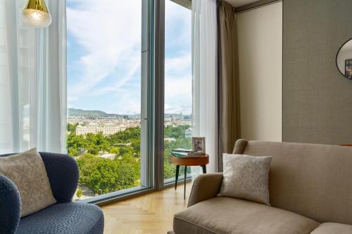 King Suite with Park View
