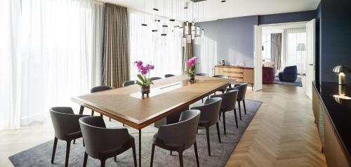 Penthouse King Suite with Skyline View and Loggia