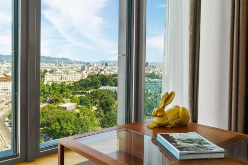 Premium King Suite with Skyline View