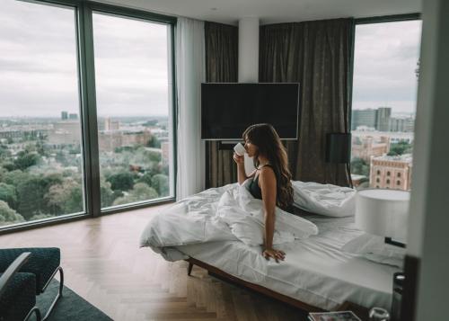 Premium King Suite with Skyline View
