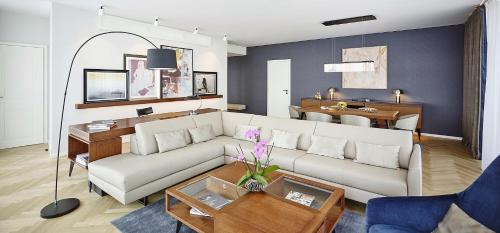Premium King Suite with Skyline View