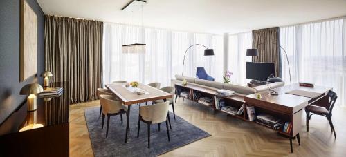 Premium King Suite with Skyline View