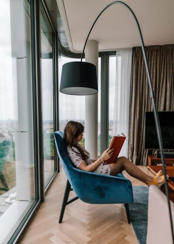 Premium King Suite with Skyline View