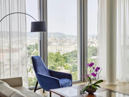 Premium King Suite with Skyline View
