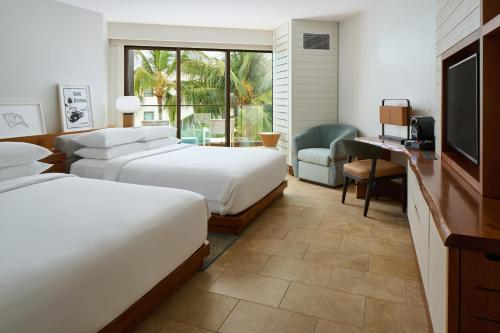 Queen Room with Two Queen Beds and Accessible Shower - Disability Access