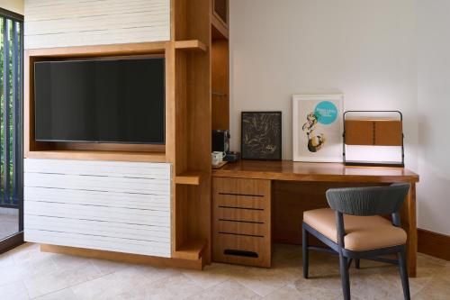 Queen Room with Two Queen Beds and Accessible Shower - Disability Access