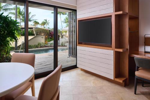 Suite - Poolside