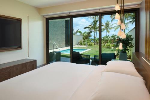 Three-Bedroom Ilikai Villa with Garden View, One Bunk Bed and Two King Beds