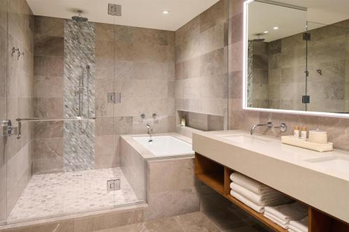 Three-Bedroom Ilikai Villa with Ocean View, One Bunk Bed, and Two King Beds