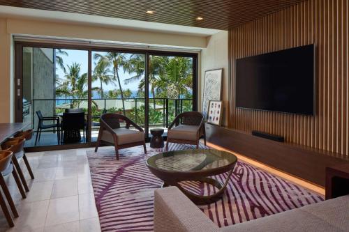 Three-Bedroom Ilikai Villa with Partial Ocean View, One Bunk Bed and Two King Beds